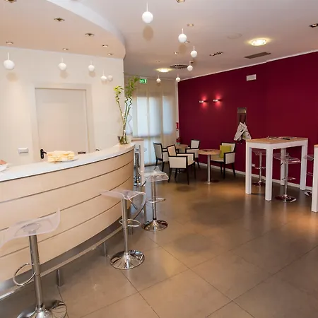 Western Palace Ferrare