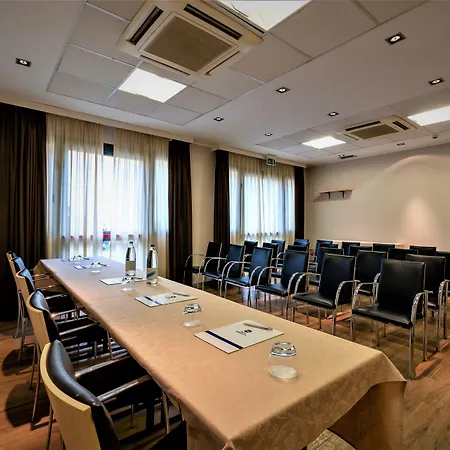 מלון Western Palace 4*