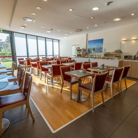 Western Palace Ferrara