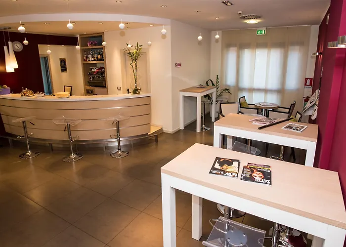 Western Palace Hotel 4*