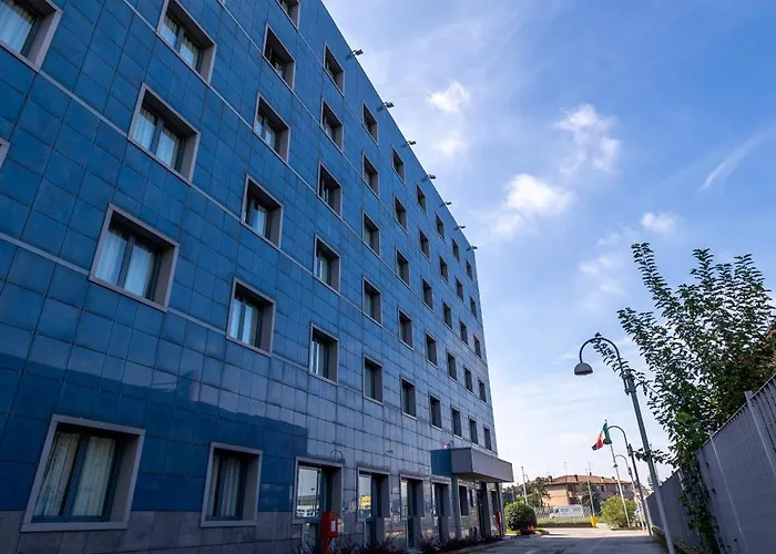 Western Palace Szálloda